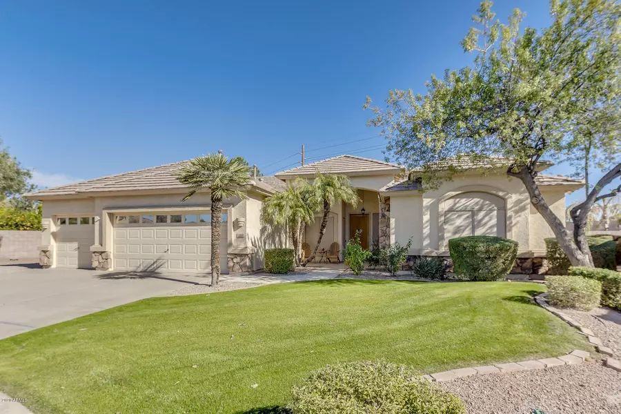 205 N JOSHUA TREE Lane, Gilbert, AZ 85234