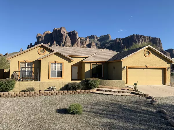 5946 E MINING CAMP Street, Apache Junction, AZ 85119