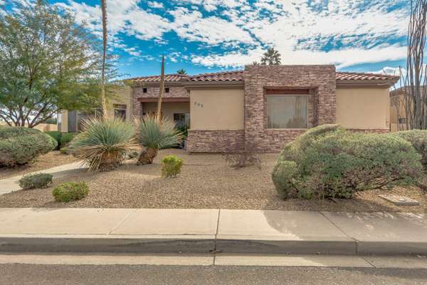 Chandler, AZ 85225,805 W HIGHLAND Street