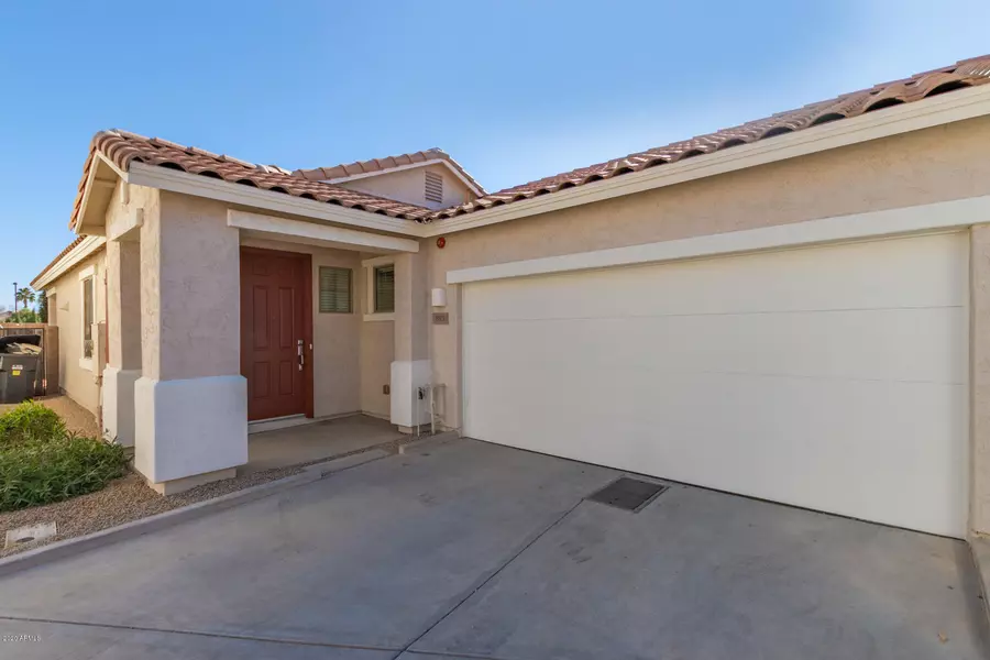 893 E DEVON Road, Gilbert, AZ 85296