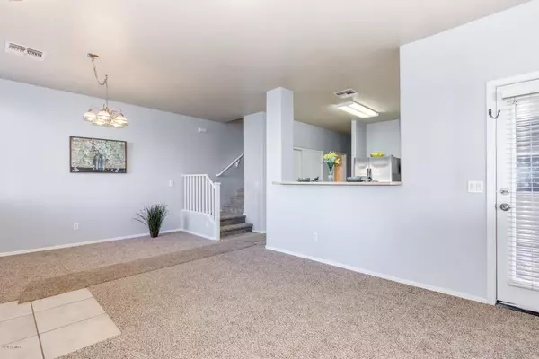 Phoenix, AZ 85043,5205 W ILLINI Street