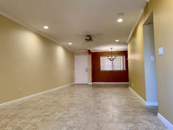 Phoenix, AZ 85032,4303 E CACTUS Road #313