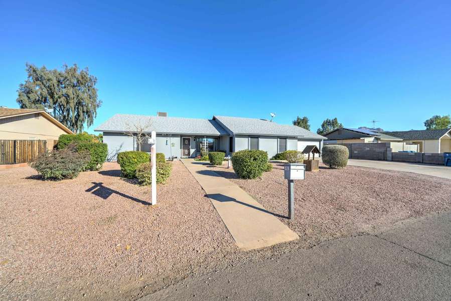 926 E MESQUITE Avenue, Apache Junction, AZ 85119