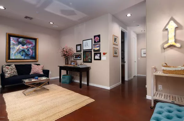 Phoenix, AZ 85014,920 E MITCHELL Drive #106