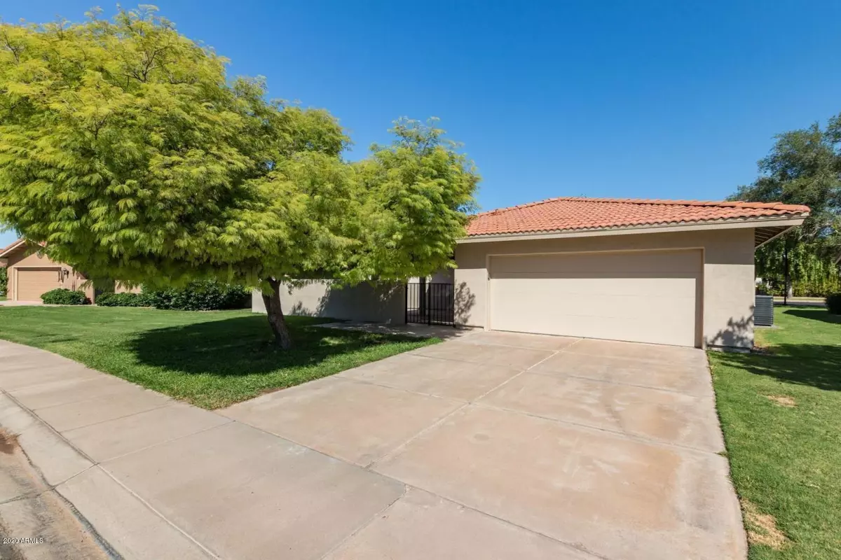 Mesa, AZ 85206,584 LEISURE WORLD --