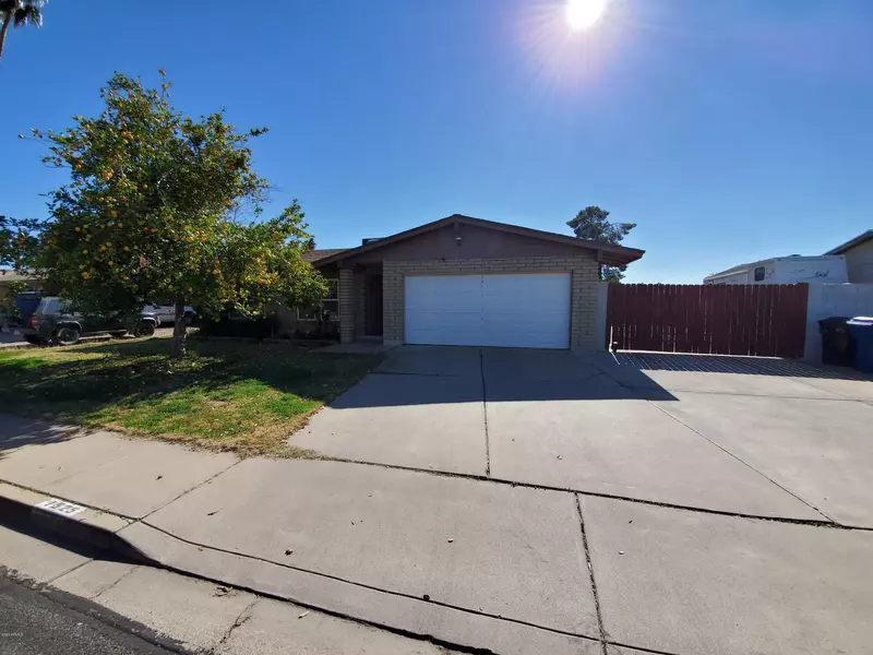 1525 E EMELITA Avenue, Mesa, AZ 85204