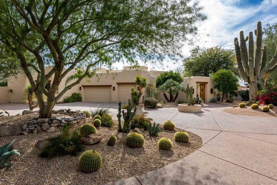 10947 E LAUREL Lane, Scottsdale, AZ 85259