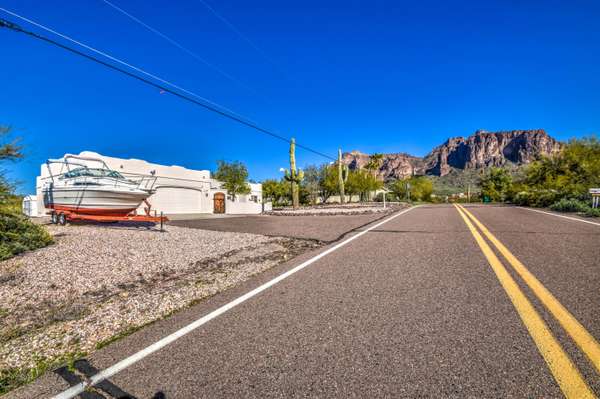 Apache Junction, AZ 85119,5130 E JACOB WALTZ Street