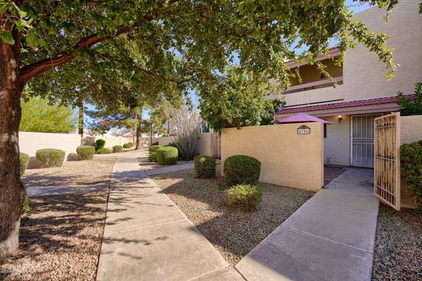 4786 W NEW WORLD Drive, Glendale, AZ 85302