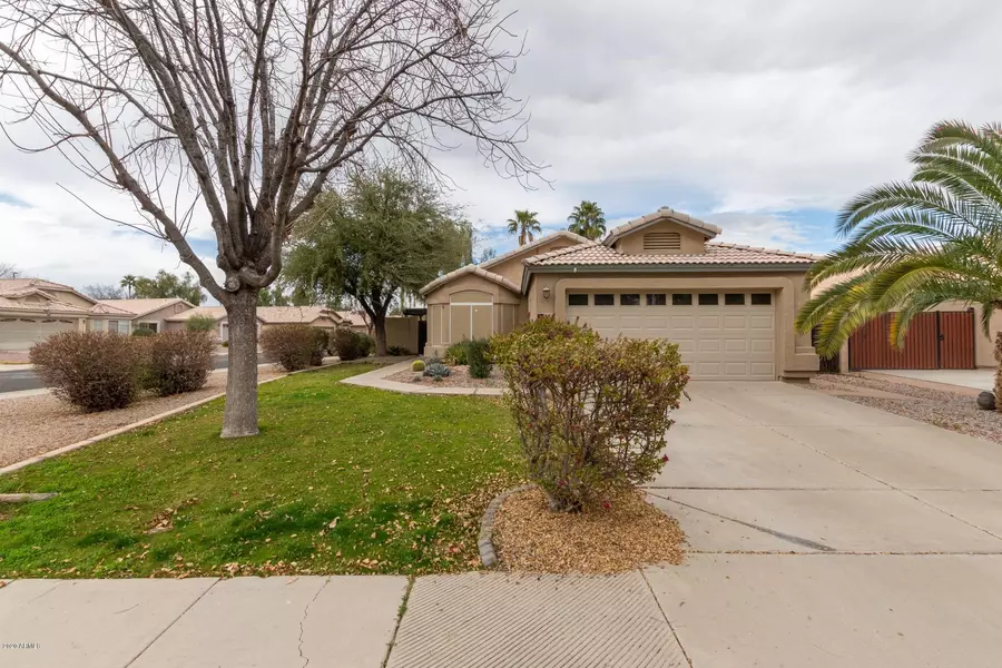 184 W BETSY Lane, Gilbert, AZ 85233