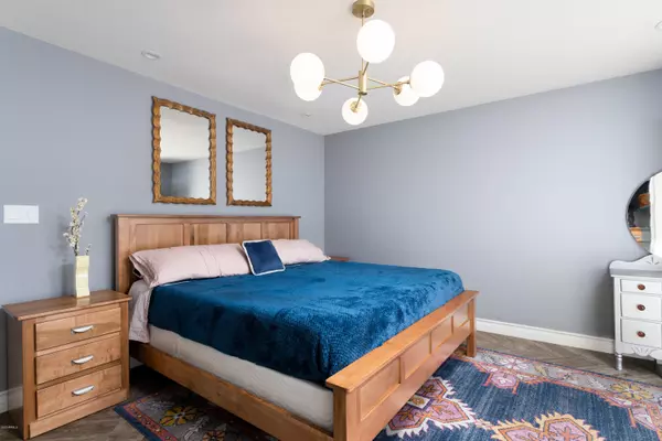 Phoenix, AZ 85028,3433 E MERCER Lane