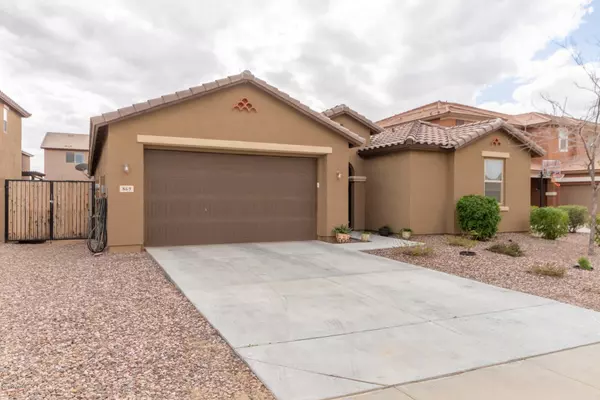 869 W DESERT HOLLOW Drive, San Tan Valley, AZ 85143