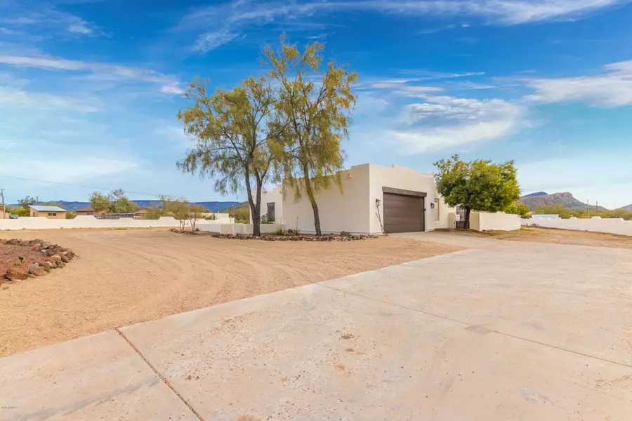 42913 N 7TH Avenue, New River, AZ 85087