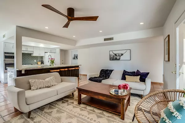 Phoenix, AZ 85028,2423 E SHANGRI LA Road