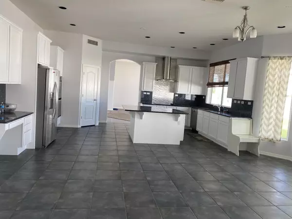 Gilbert, AZ 85233,1560 W LAUREL Avenue