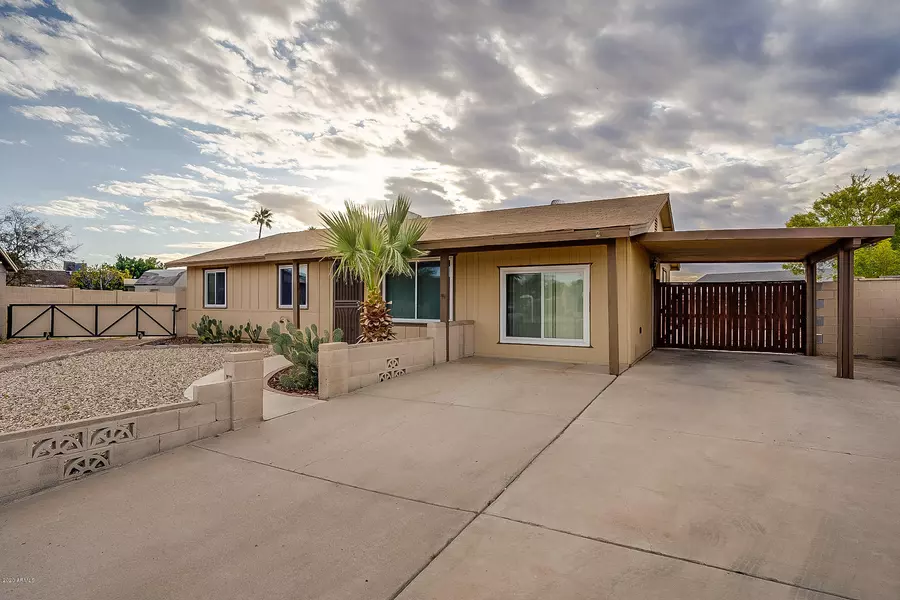 8827 W DESERT COVE Avenue, Peoria, AZ 85345