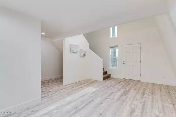 2514 W ROUGHRIDER Road, New River, AZ 85087