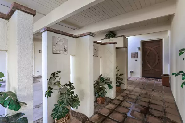 Scottsdale, AZ 85251,8625 E MACKENZIE Drive