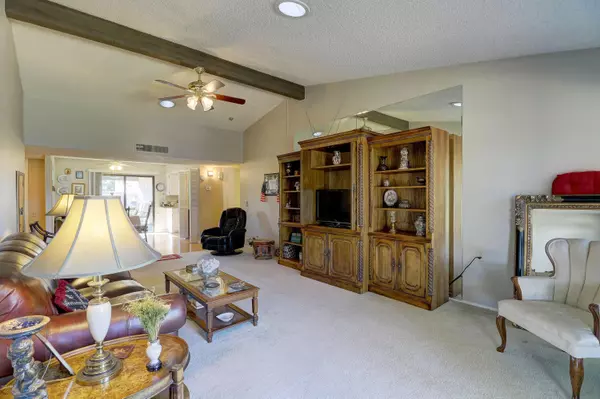 Mesa, AZ 85206,44 LEISURE WORLD --