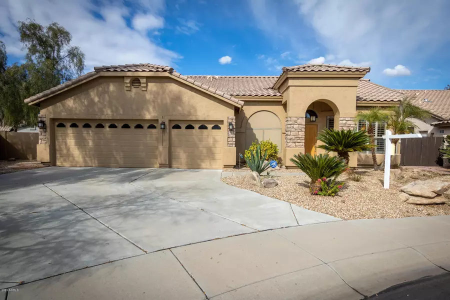 8348 W CLAREMONT Street, Glendale, AZ 85305