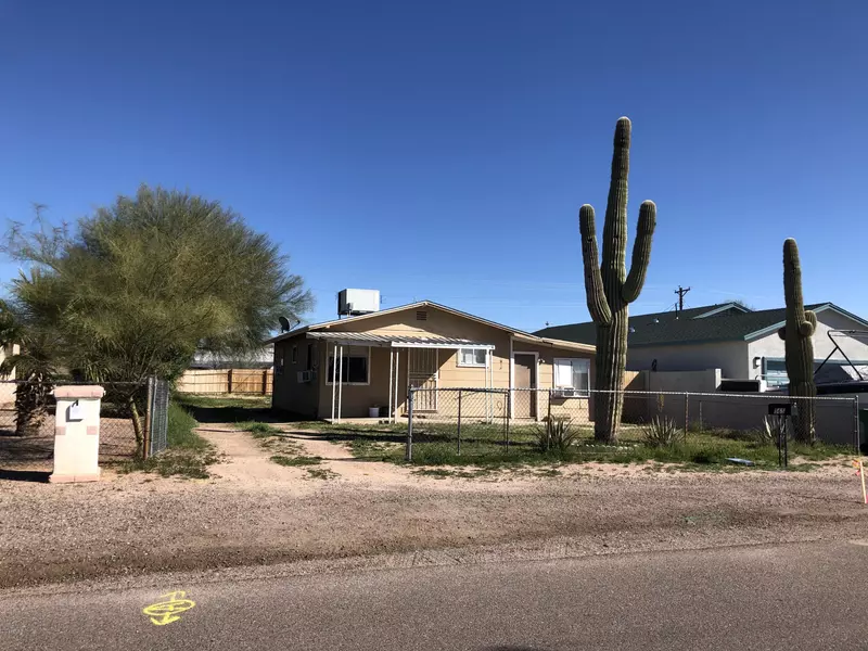 565 S MAIN Drive, Apache Junction, AZ 85120