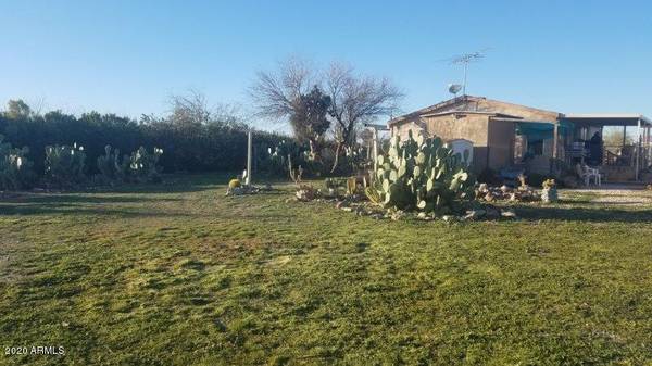 50835 W HECTOR Road, Aguila, AZ 85320