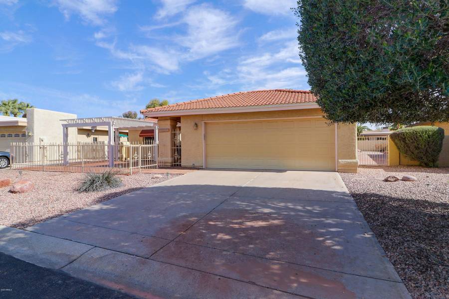 25813 S Hollygreen Drive, Sun Lakes, AZ 85248