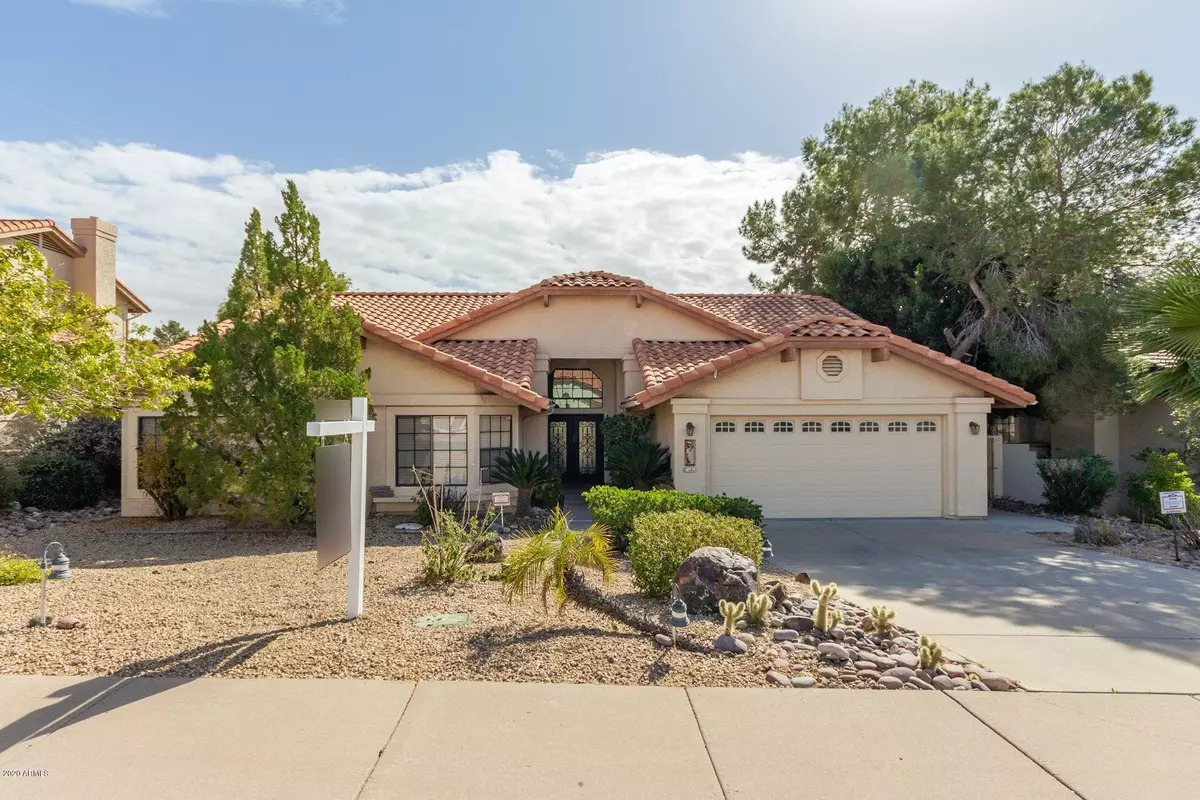 Phoenix, AZ 85022,1039 E FOREST HILLS Drive #---->