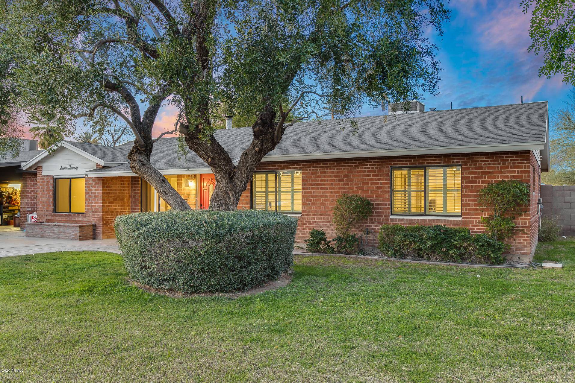Phoenix, AZ 85013,720 W MARSHALL Avenue