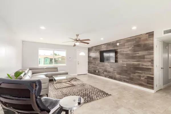 Phoenix, AZ 85032,3726 E WINCHCOMB Drive