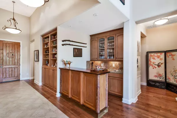 Scottsdale, AZ 85254,5633 E GROVERS Avenue