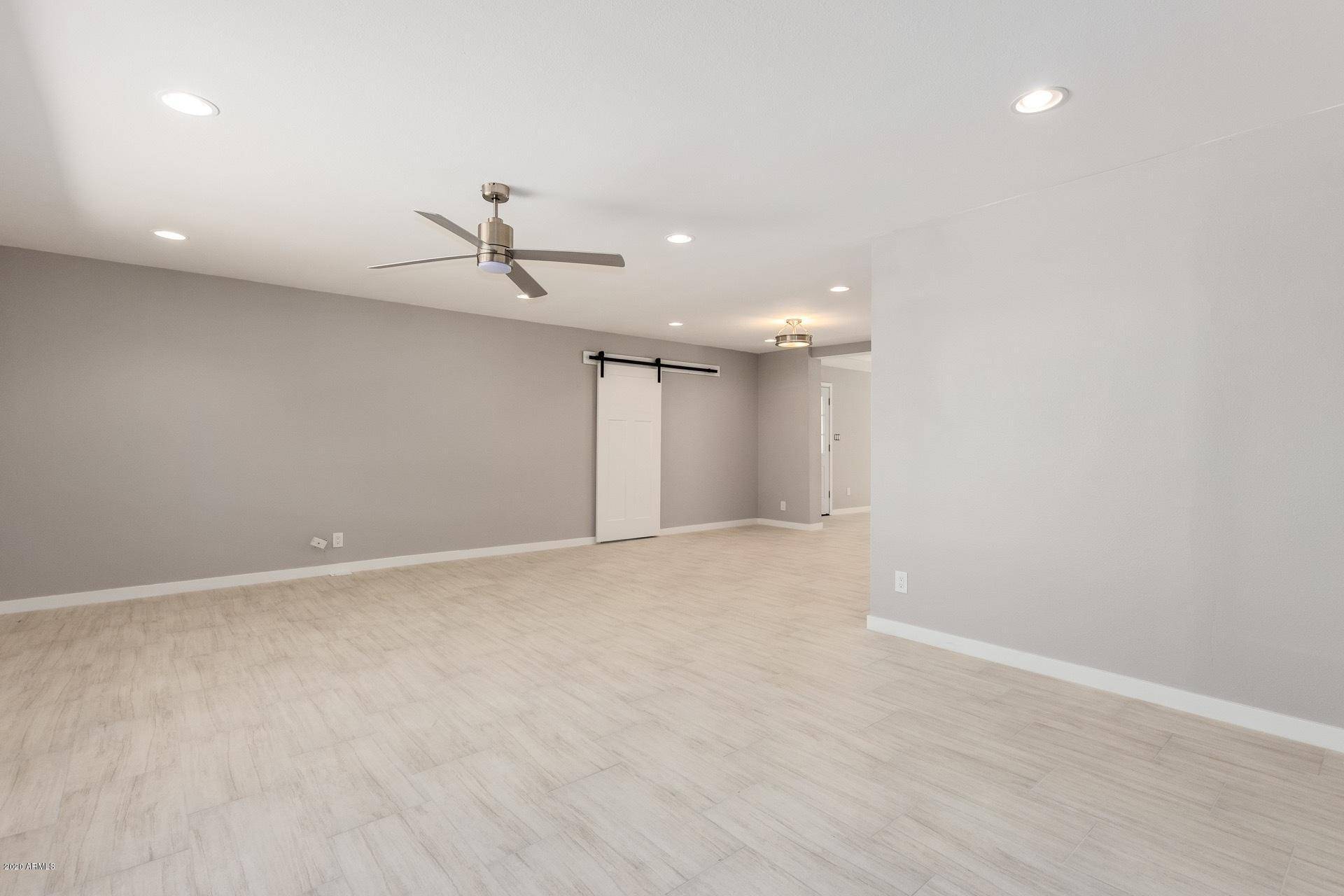 Phoenix, AZ 85014,1521 E MCLELLAN Boulevard