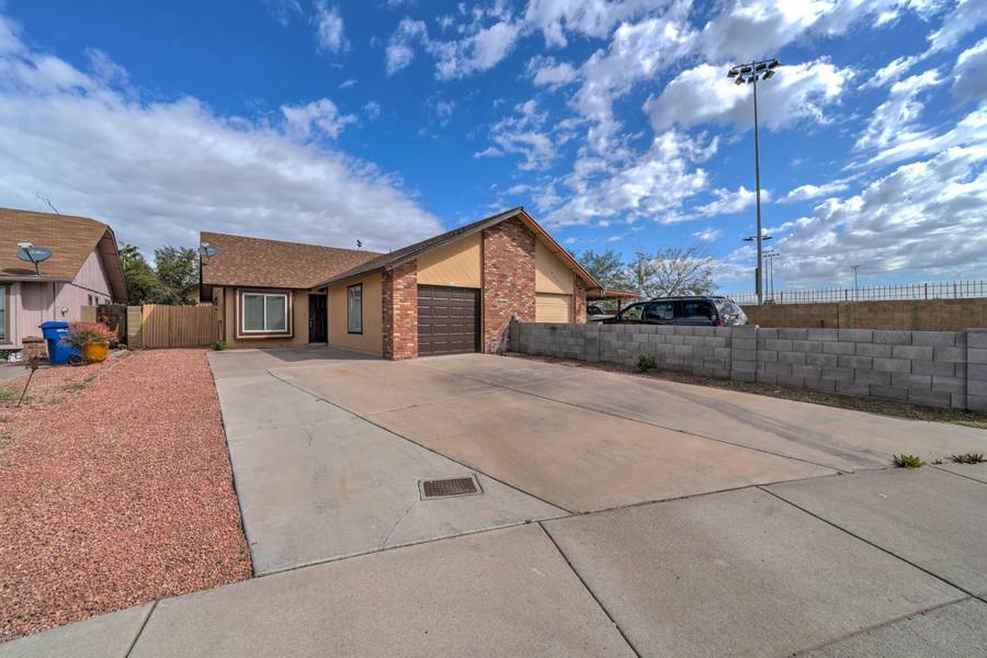 936 W EMERALD Circle, Mesa, AZ 85210