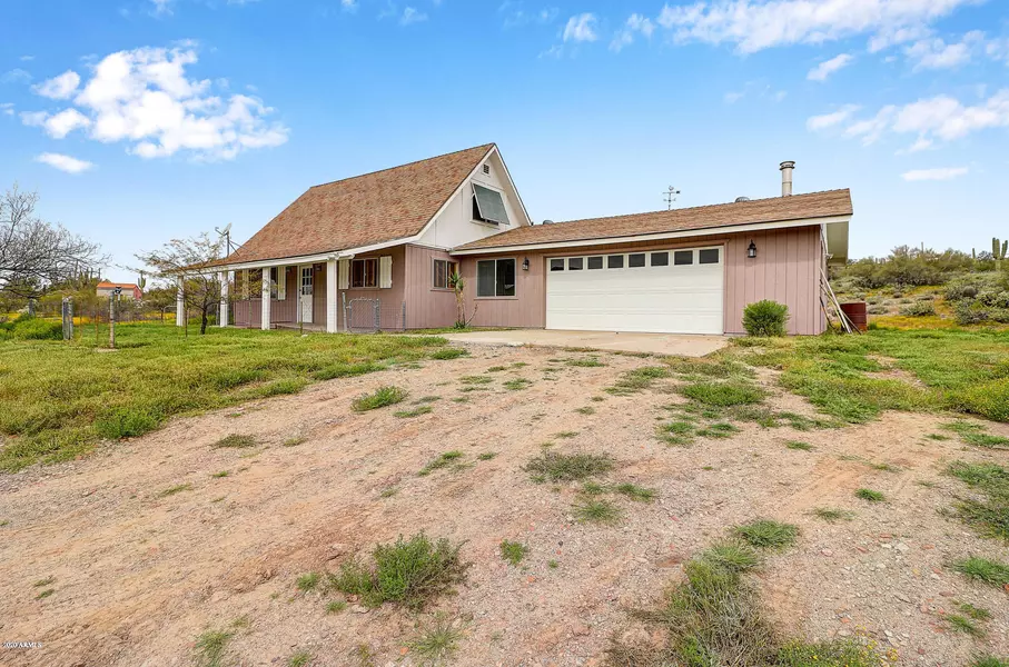 1715 W GOLDEN ECHO Drive, New River, AZ 85087