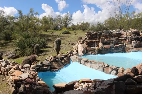 Black Canyon City, AZ 85324,32725 S SHANGRILA Drive