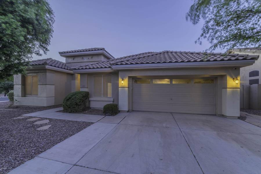 1402 E LAREDO Street, Chandler, AZ 85225