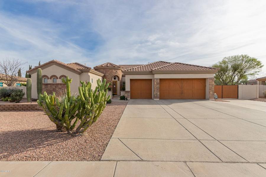 815 E COUNTY DOWN Drive, Chandler, AZ 85249