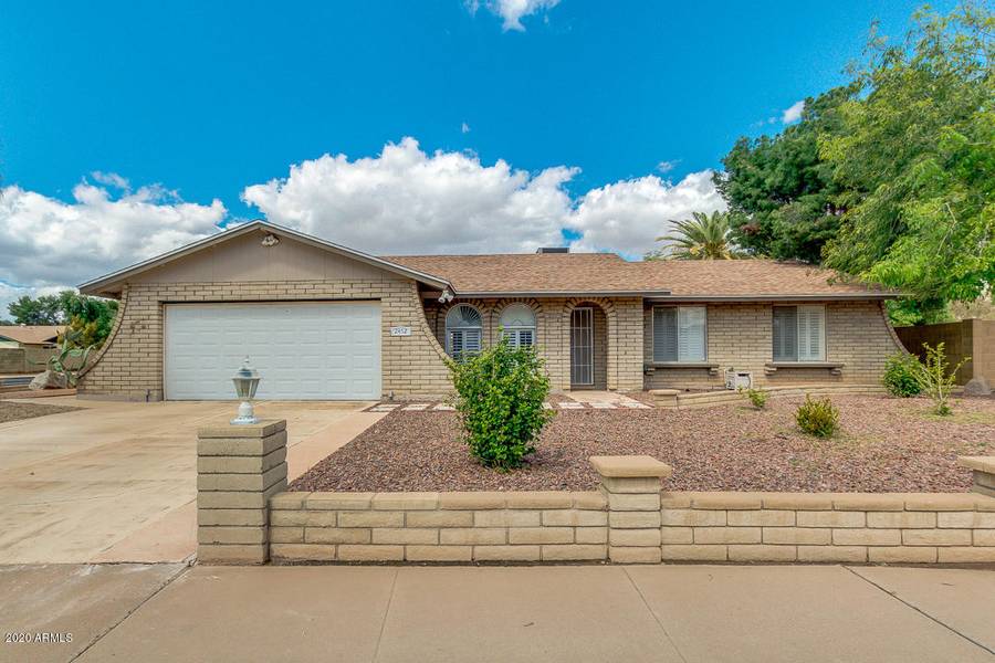 2452 W PAMPA Circle, Mesa, AZ 85202