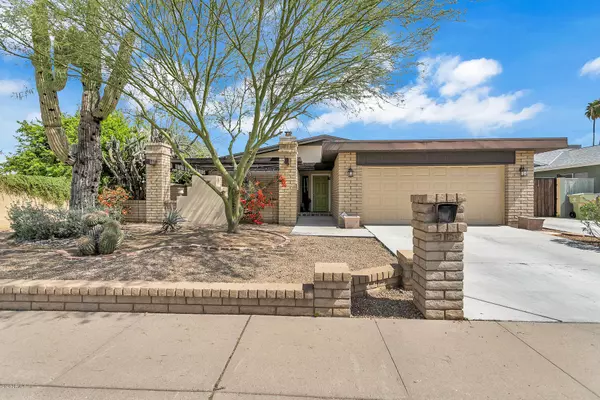 8215 N 49th Drive, Glendale, AZ 85302