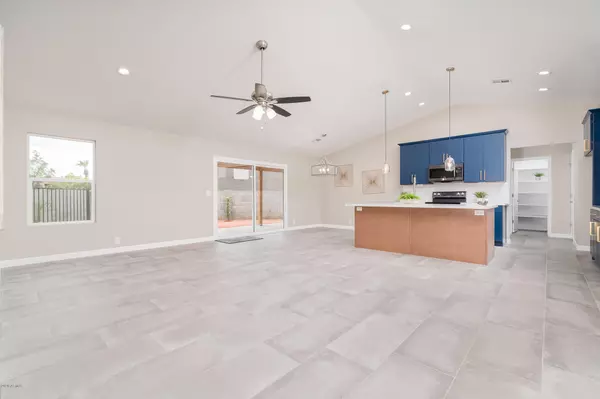 Glendale, AZ 85303,8007 W KRALL Street