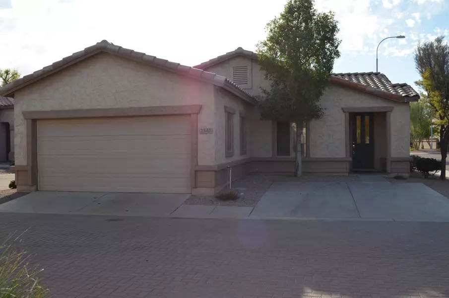 2547 E LA COSTA Drive, Chandler, AZ 85249