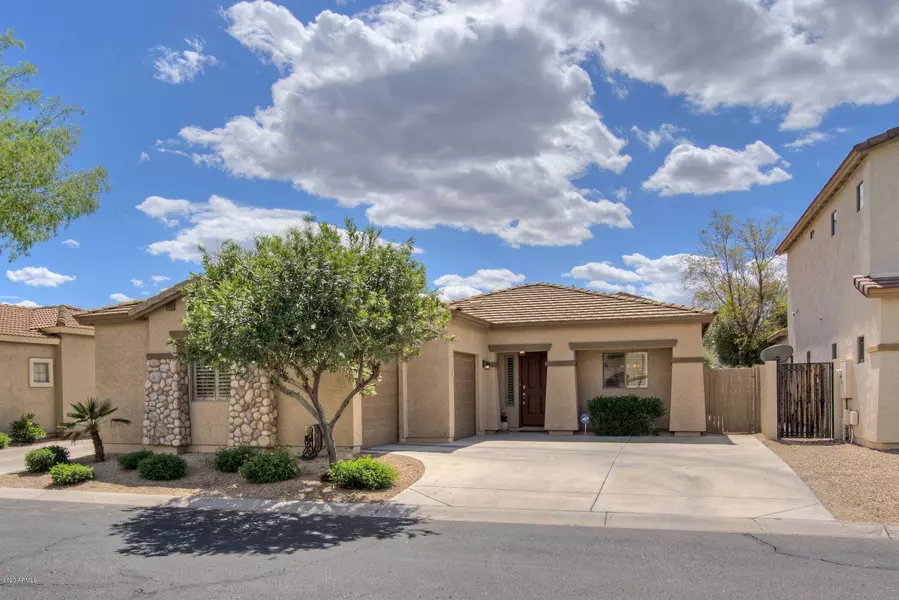 899 E SAVANNAH Drive, Chandler, AZ 85225