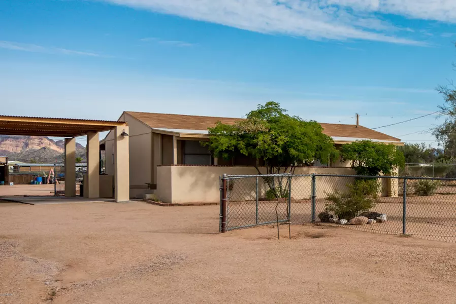 834 W FOOTHILL Street, Apache Junction, AZ 85120