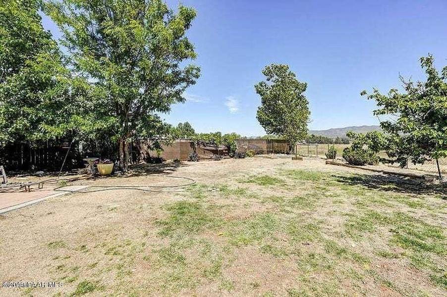 18443 S QUAIL Road, Peeples Valley, AZ 86332