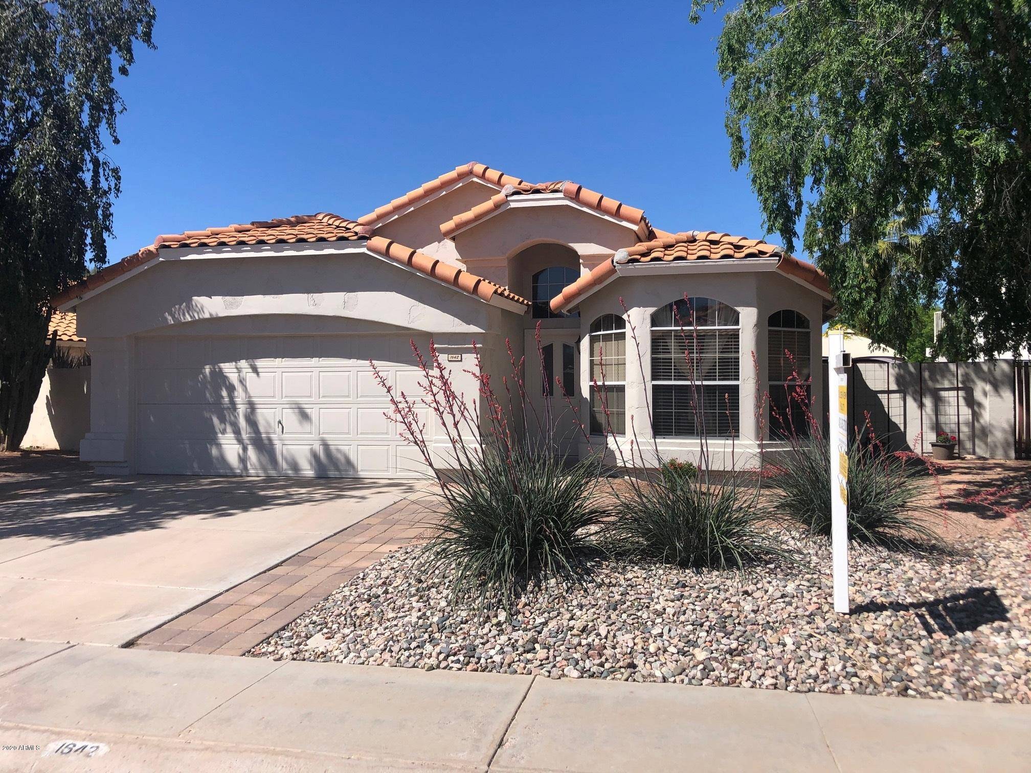 1642 S SYCAMORE Place, Chandler, AZ 85286