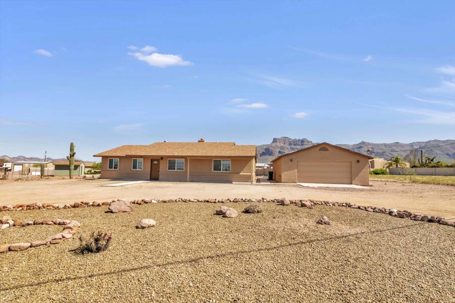 5290 E SOUTHERN Avenue, Apache Junction, AZ 85119