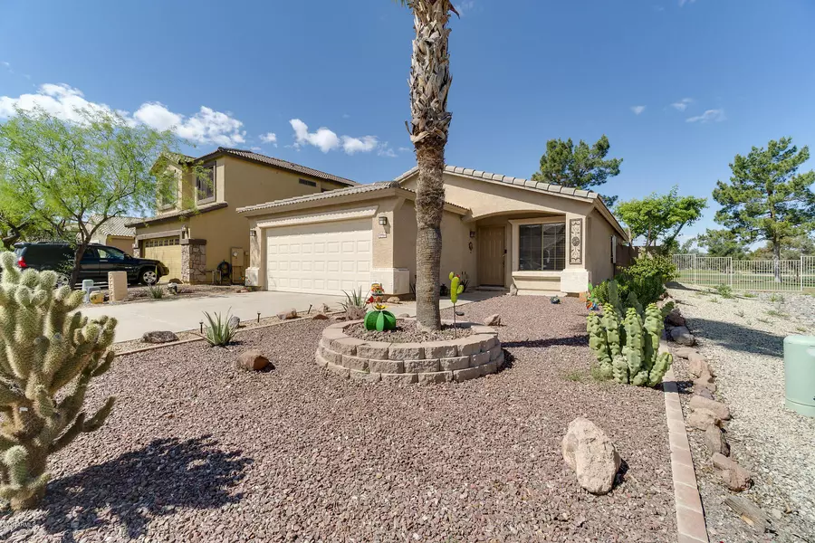 39964 N CALABRIA Street, San Tan Valley, AZ 85140