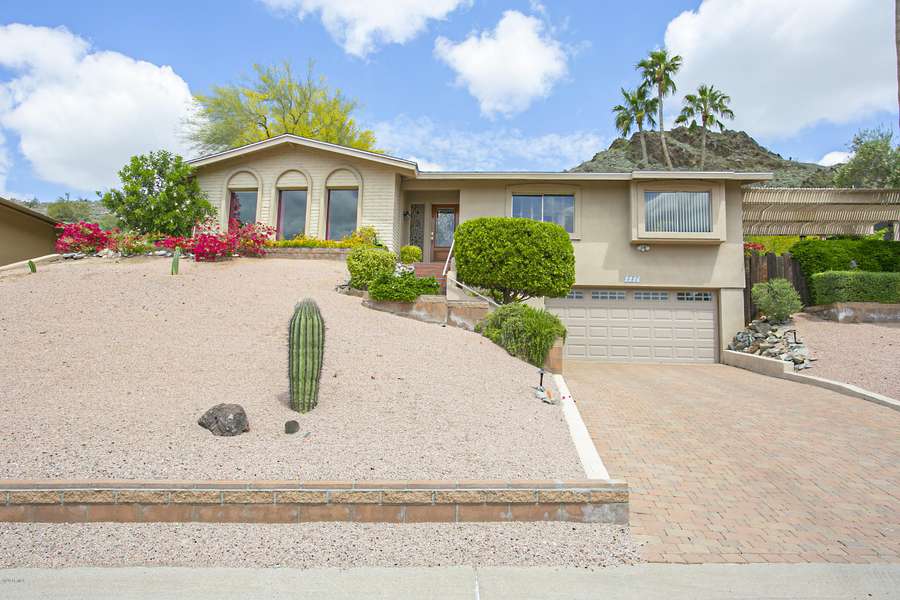 2226 E BELMONT Avenue, Phoenix, AZ 85020