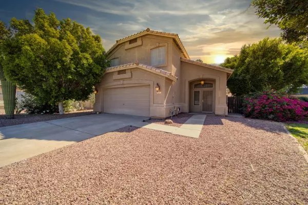 17 S SURFSIDE Drive, Gilbert, AZ 85233