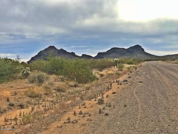 470 N Eagle Eye Road #-, Aguila, AZ 85320